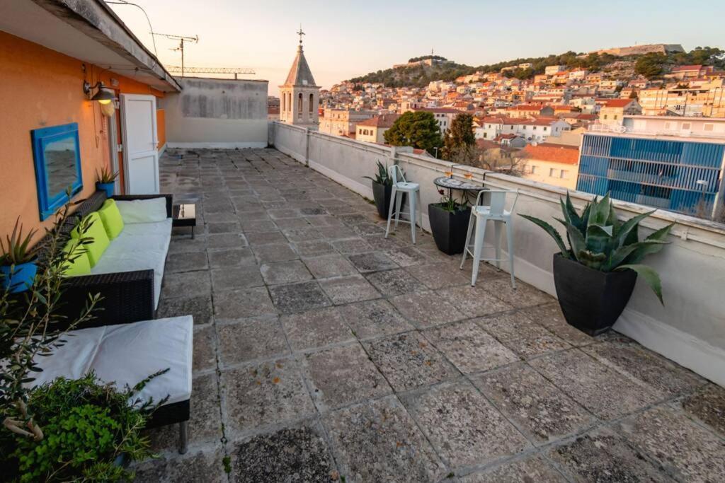 The Spot - Rooftop In The City Centre + Parking 시베니크 외부 사진