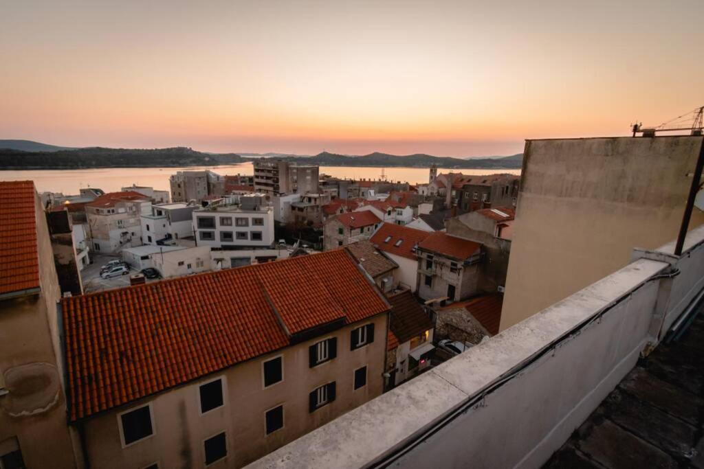 The Spot - Rooftop In The City Centre + Parking 시베니크 외부 사진