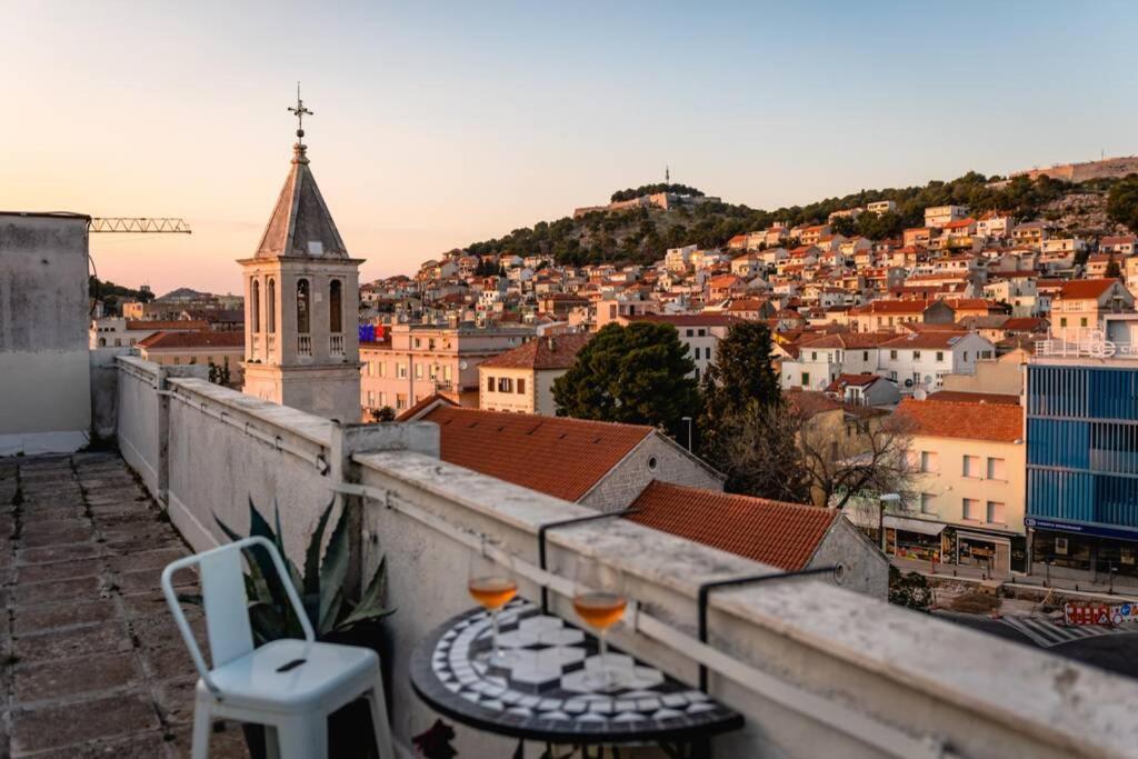 The Spot - Rooftop In The City Centre + Parking 시베니크 외부 사진