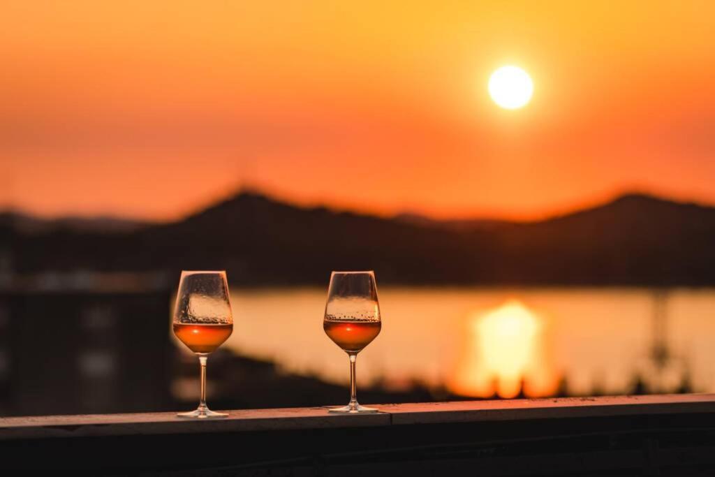 The Spot - Rooftop In The City Centre + Parking 시베니크 외부 사진